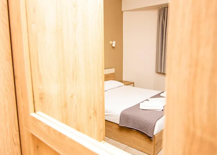 阿佛洛狄忒海滩酒店 3* 尼欧波洛伊